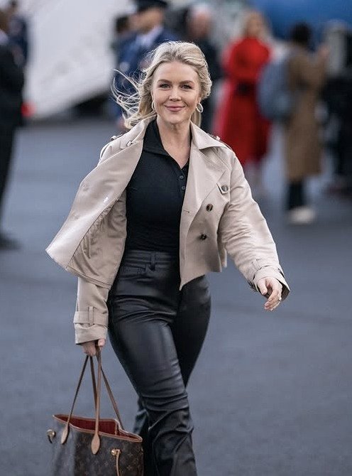 White House Press Secretary Slammed After People Spot Small Detail In This Photo She Shared