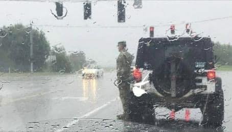 U.S. Soldier Snapped Standing To Attention In The Pouring Rain – Let’s Pay Him Tribute