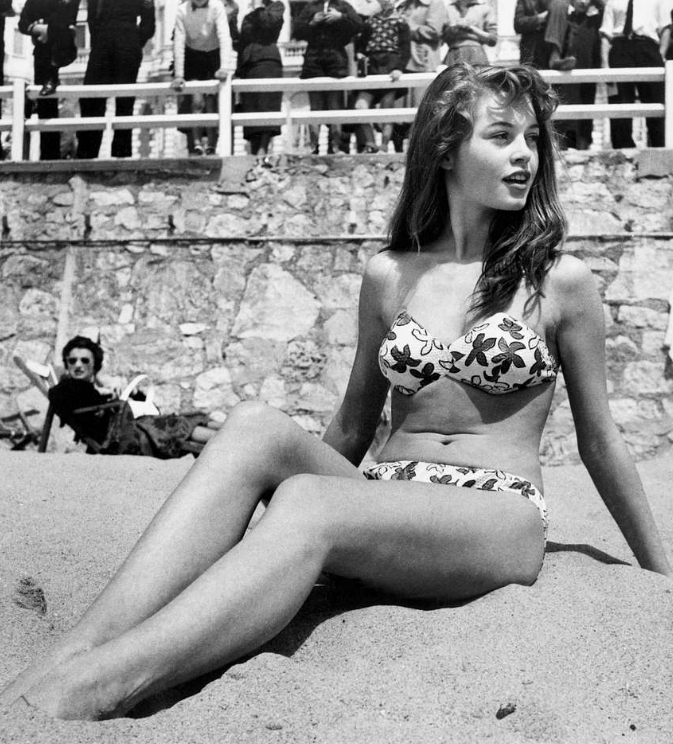 At first glance, it looks like a harmless photo of a woman on the beach – but look closer and you’ll see the hidden detail