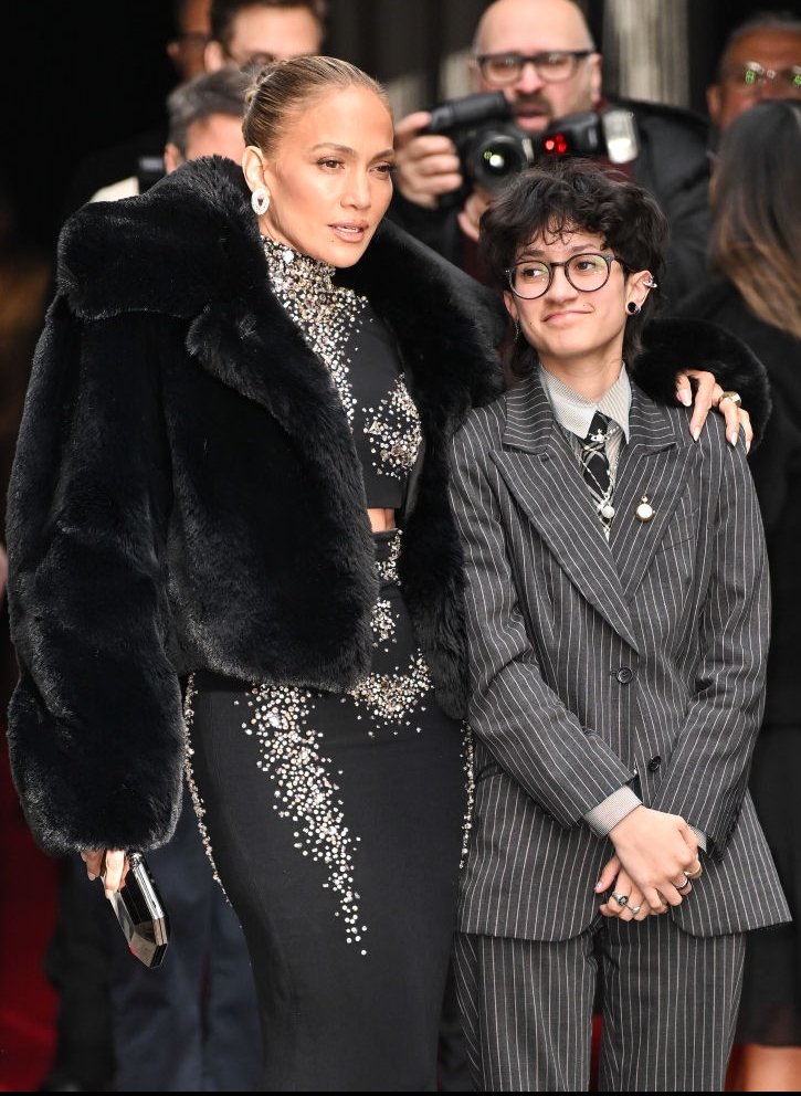 Jennifer Lopez praised for pronouns she used when talking about teen child Emme