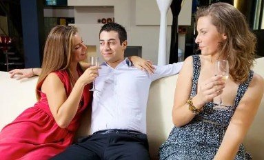 Single or Taken? Weighing the Joys and Challenges of Both Paths