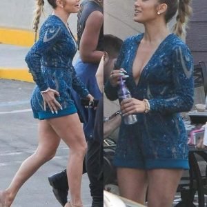 Jennifer Lopez reacts badly when a Fan tries to touch her while leaving the House