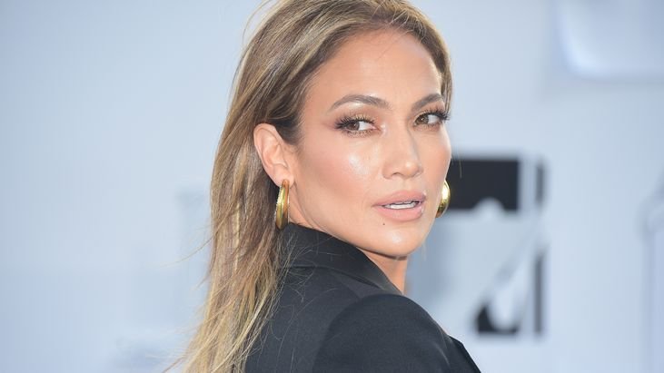 “Jennifer Lopez and the Mysterious No-Caffeine, No-Alcohol Glow”