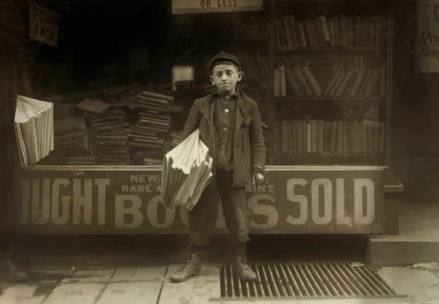 10 Vintage Photos Of The Real-Life Newsboys Who Peddled Papers On The Streets Of America And Inspired ‘Newsies’