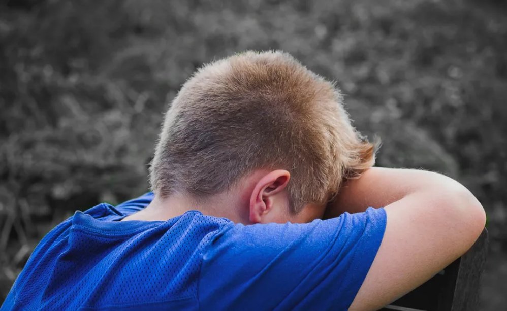 Policeman Answers Call from Crying Kid Who Says His Mother Is Gone — Story of the Day