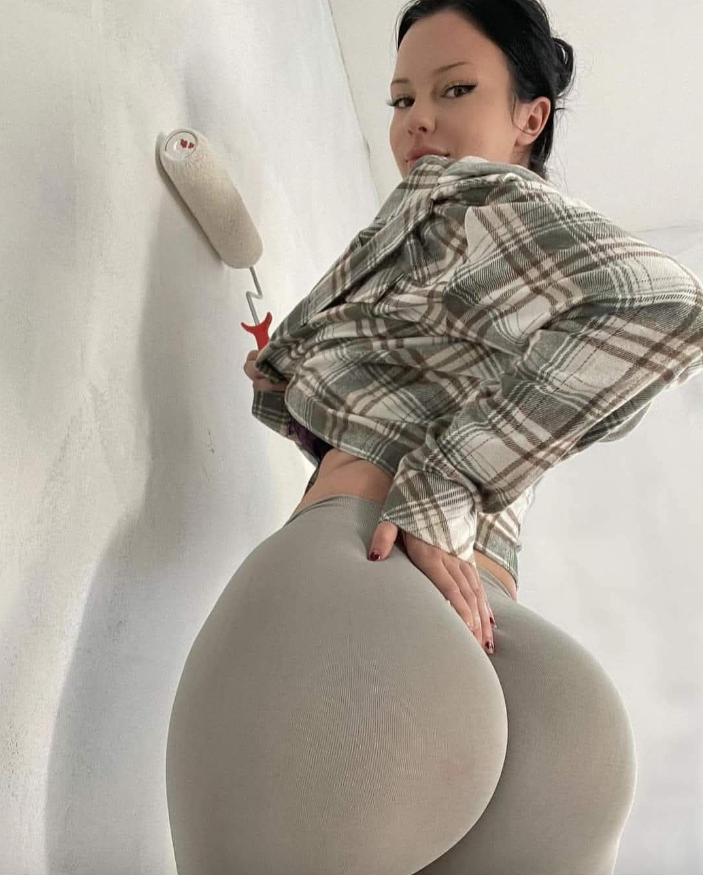 Beautiful housewife painting her room🔥