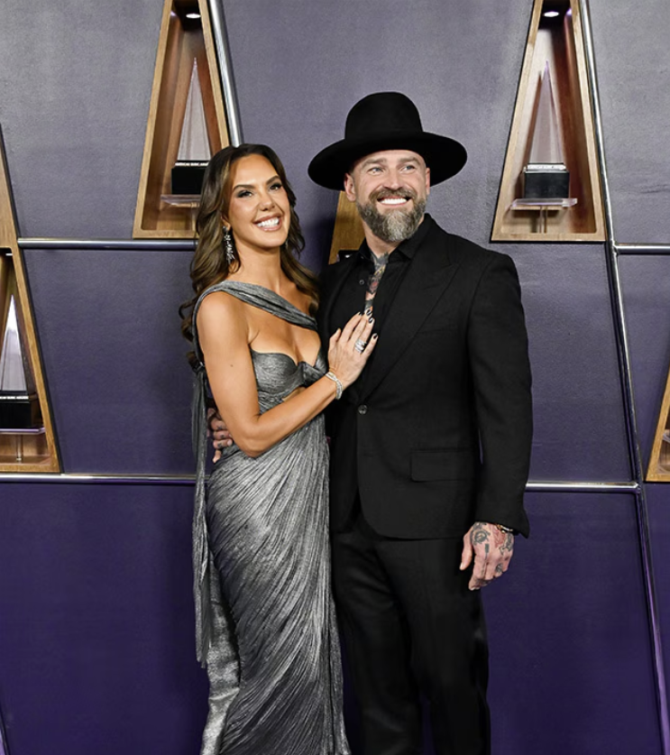 Zac Brown Debuts Romance With Kendra Scott on American Music Awards 2025 Red Carpet