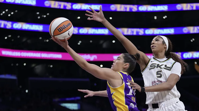 Sparks’ Kelsey Plum delivers taunt after blowing by Sky’s Angel Reese on lay up