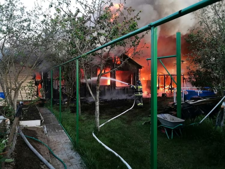 Mass Drone Assault Hits Russia as Ukraine Strikes Key Facilities Near Moscow