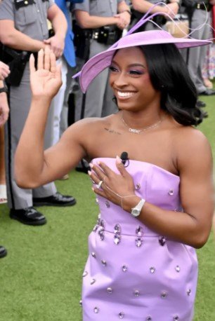 Kentucky Derby, Causing a Stir over Her Outfit