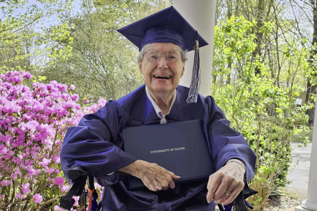 Woman Dreamed of Becoming a Teacher, but Officials Stood in Her Way After She Got Pregnant. She Just Earned Her Degree at 88