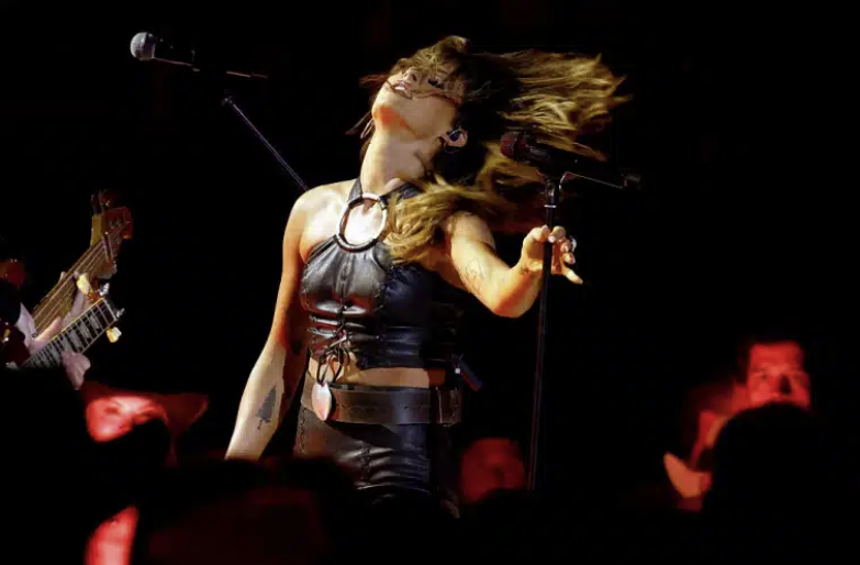 Ella Langley stopped the ACM Awards in its tracks with one heart-wrenching ballad that left the room breathless