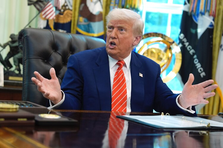 Trump admin live updates: Trump warns of ‘economic ruination’ if courts rule against tariffs